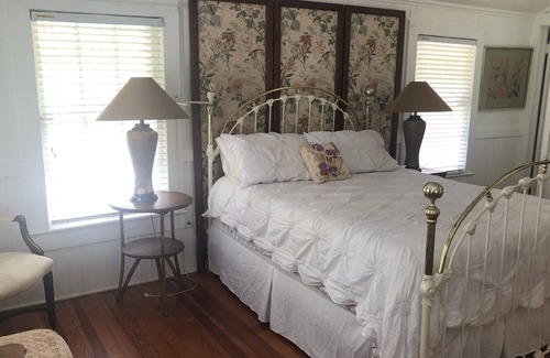 Glenwood House | Beautiful Olde Florida historic home on acreage