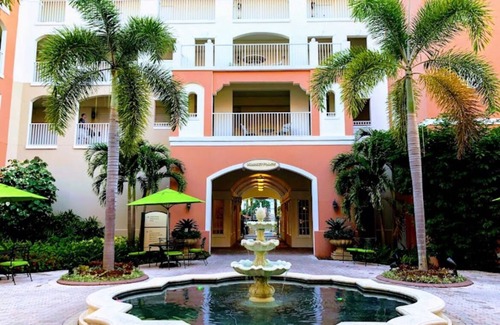 Williamsburg Condo | Beautiful one-bedroom, 2-bath condo with full kitchen, minutes to Disney gates