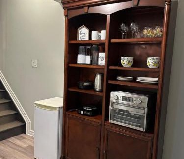 Ottawa Division House | Beautiful one bedroom suite 5 minutes from Ottawa Int Airport