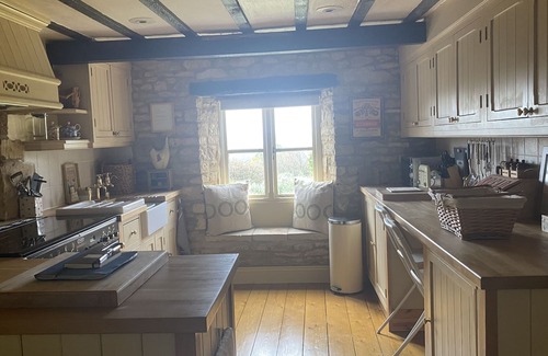 France Lynch House | Beautiful peaceful village location, gorgeous views across the valley in AONB.