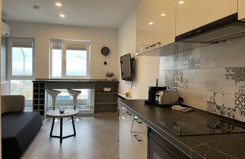 Militari Apartment | Beautiful Penthouse Lakeview W18