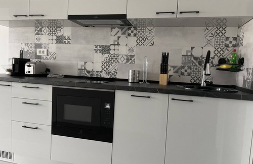 Militari Apartment | Beautiful Penthouse Lakeview W18