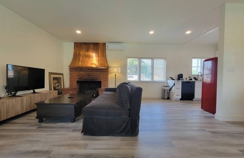 West Covina House | Beautiful Pool House w/Swimming Pool & Parkings