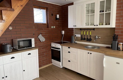Branzez House | Beautiful private villa for 6 guests with WIFI, balcony and pets allowed