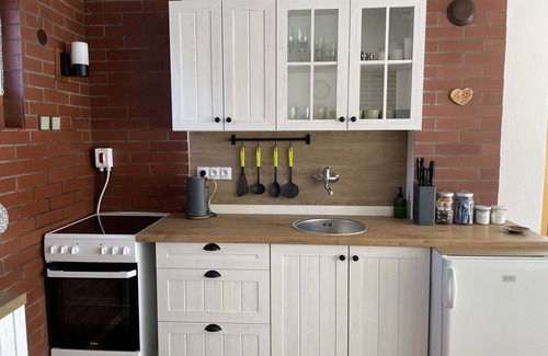 Branzez House | Beautiful private villa for 6 guests with WIFI, balcony and pets allowed