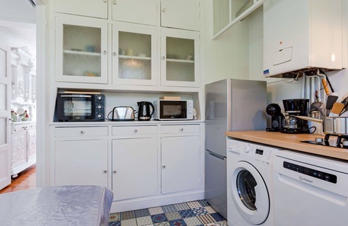 Le Home House | Beautiful private villa for 4 people with WIFI, TV, pets allowed and parking