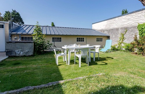 Le Home House | Beautiful private villa for 4 people with WIFI, TV, pets allowed and parking