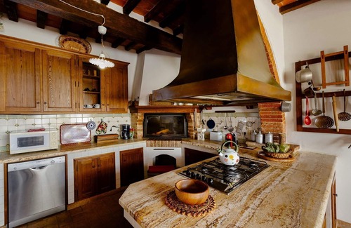 Torrita di Siena Villa | Beautiful private villa for 11 guests with WIFI, private pool and TV, close to Montepulciano