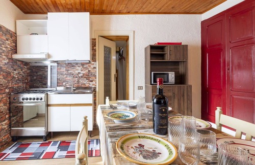Villa di Tirano House | Beautiful private villa for 7 people with A/C, WIFI, TV, patio, pets allowed and parking