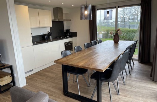Graft House | Beautiful private villa for 10 people with WIFI, pool, TV, terrace and parking