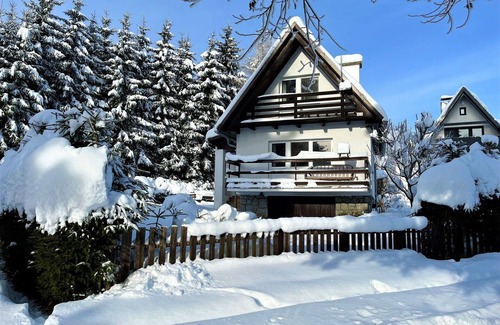 Karlovy Dvory House | Beautiful private villa with WIFI, TV, balcony, pets allowed, panoramic view and parking