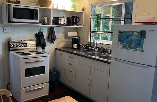 Sharbot Lake Cottage | Beautiful private waterfront cottage