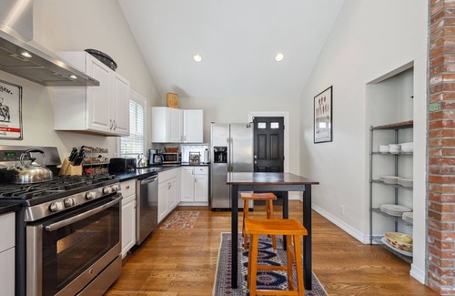 Whittier House | Beautiful Private Carriage House, Heart of Denver, Quiet Yet Close to Everything