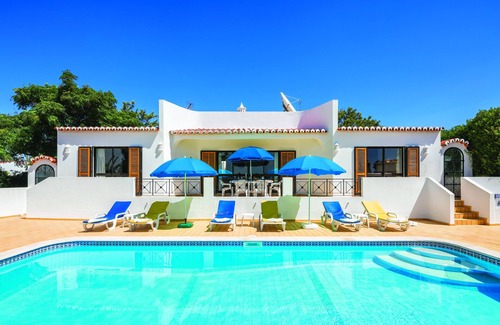 Carvoeiro Villa | Beautiful private enclosed villa with AC & heated pool overlooking golf course