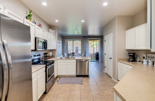 Alta Mesa House | Beautiful private golf course complex with private golfing pool and jacuzzi.