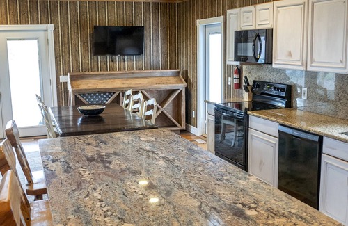 Howell House | Beautiful Private Updated Farmhouse