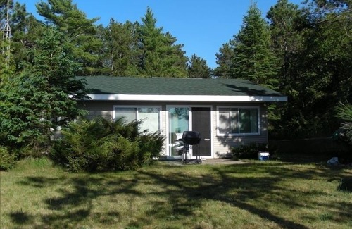 Mackinaw City Cottage | Beautiful Private Sandy Lake Michigan Beach Cottage -WiFi