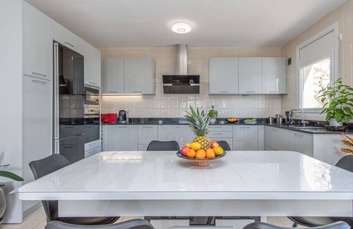 Palau-Saverdera Villa | Beautiful private villa for 8 guests with private pool, A/C, WIFI, TV, terrace and parking