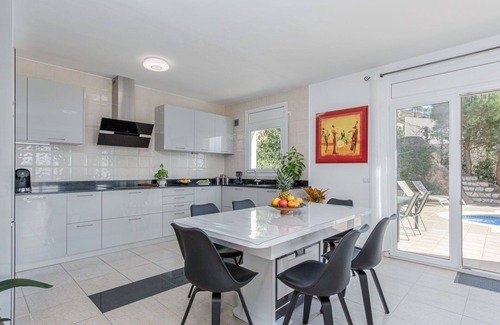 Palau-Saverdera Villa | Beautiful private villa for 8 guests with private pool, A/C, WIFI, TV, terrace and parking
