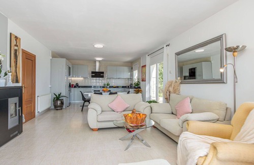 Palau-Saverdera Villa | Beautiful private villa for 8 guests with private pool, A/C, WIFI, TV, terrace and parking