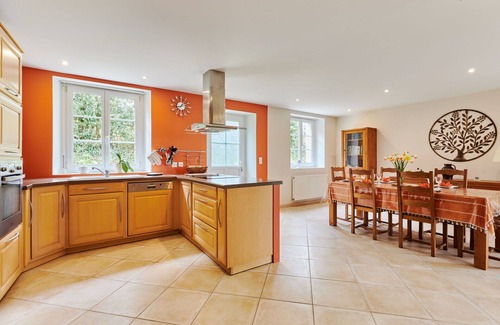 Le Vretot House | Beautiful private villa for 5 guests with WIFI, TV, patio, pets allowed and parking