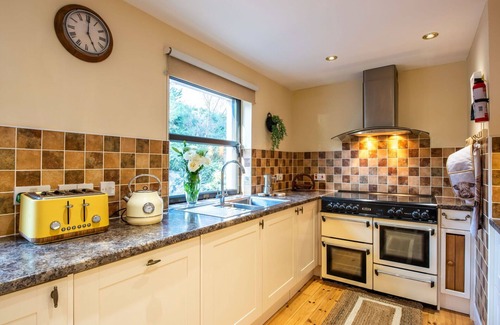 East Lewiston Villa | Beautiful private villa for 7 guests with WIFI, TV, patio, panoramic view and parking