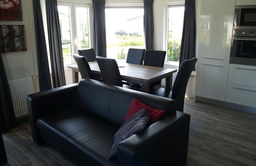 Dordtse Biesbosch House | Beautiful private villa for 6 people with pool, WIFI, TV and terrace