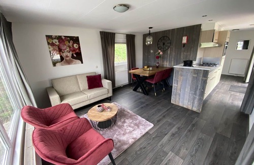 Dordtse Biesbosch House | Beautiful private villa for 4 people with WIFI, TV, terrace and parking