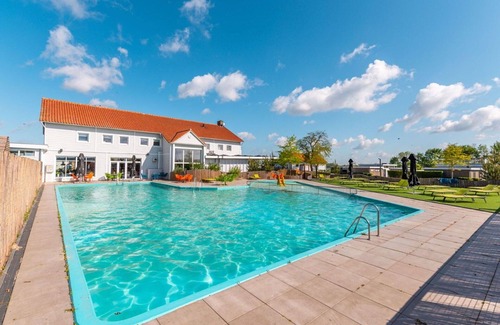 Nunspeet House | Beautiful private villa for 4 guests with WIFI, pool, TV and terrace