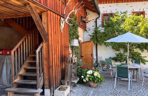 Regau Villa | Beautiful private villa for 8 guests with WIFI, TV, terrace and pets allowed