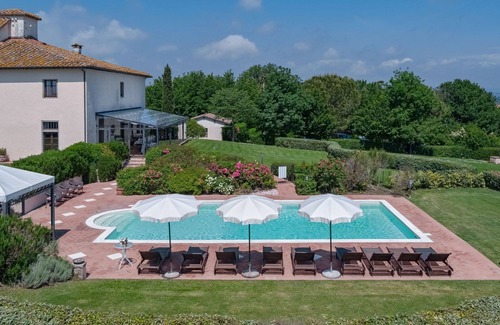Le Piazze Villa | Beautiful private villa with A/C, WIFI, hot tub, sauna, private pool, TV, patio, close to Cortona