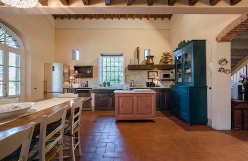 Orentano Villa | Beautiful private villa for 12 people with WIFI, private pool, A/C, TV, panoramic view and parking
