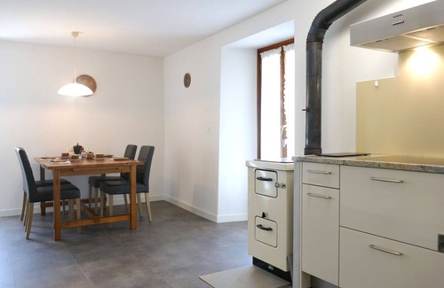 Grono House | Beautiful private villa for 5 guests with WIFI, TV, patio, pets allowed and panoramic view