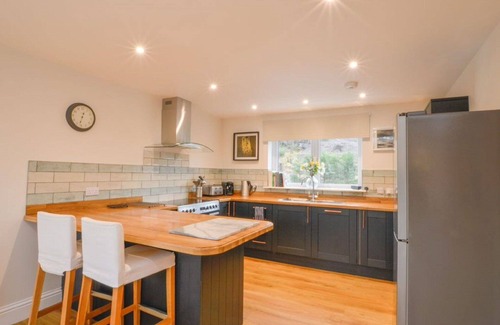 Oban House | Beautiful private villa for 6 guests with hot tub, WIFI, TV, patio and pets allowed
