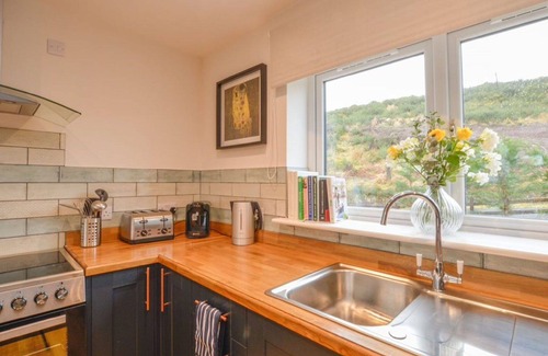 Oban House | Beautiful private villa for 6 guests with hot tub, WIFI, TV, patio and pets allowed