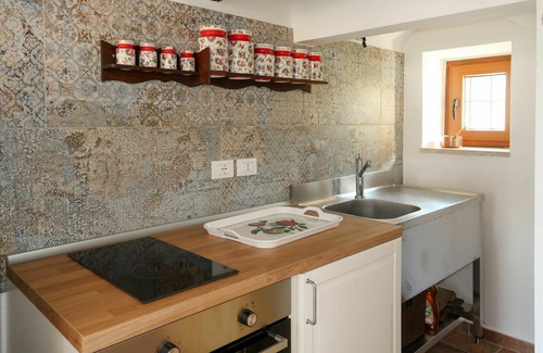 Piea House | Beautiful private villa for 4 people with A/C, WIFI, TV, patio, pets allowed and parking