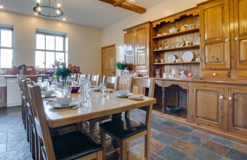 Henllan Villa | Beautiful private villa for 10 people with WIFI, TV, patio, panoramic view and parking