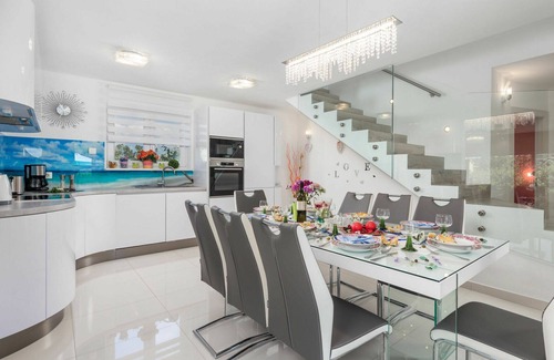Rogocana House | Beautiful private villa for 8 guests with A/C, WIFI, private pool, TV and patio