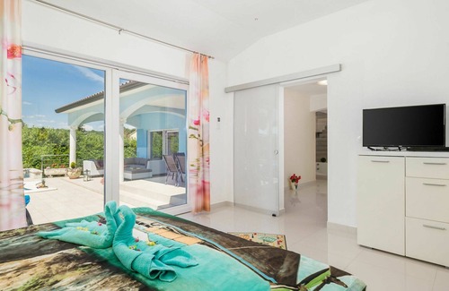 Rogocana House | Beautiful private villa for 8 guests with A/C, WIFI, private pool, TV and patio