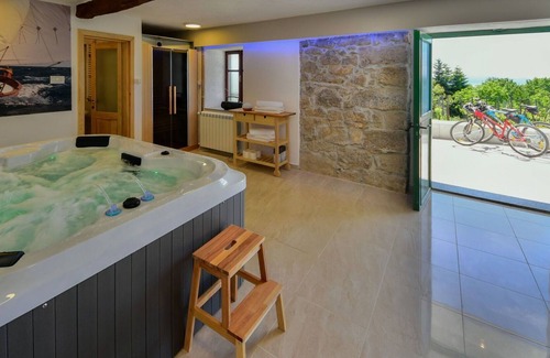 Trinajstici House | Beautiful private villa for 6 guests with hot tub, WIFI, A/C, TV, terrace and parking