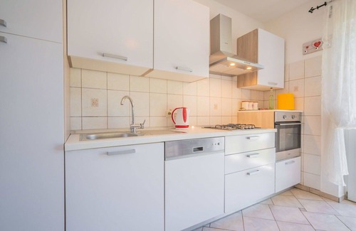 Drivenik House | Beautiful private villa with private pool, A/C, WIFI, TV, terrace, pets allowed and parking