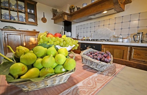 Cortona Villa | Beautiful private villa for 12 people with private pool, WIFI, TV, patio, panoramic view and par.