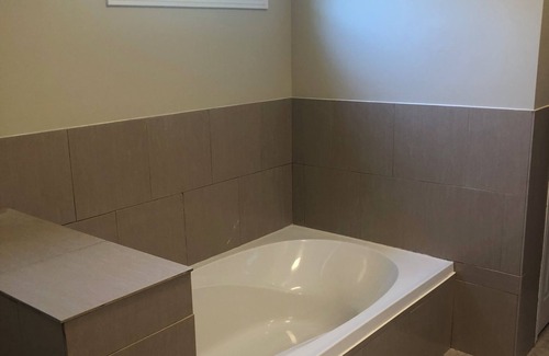 Barrie Apartment | BeAuTiFuL RaVen property near the Lake