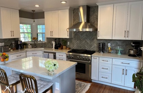 Altadena House | Beautiful redone home in the hills north of Pasadena near hiking and wildlife.