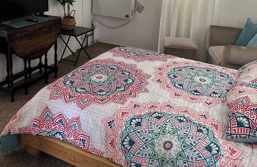 Espanola Apartment | Beautiful remodeled 1 br 1 ba casita in the south side of Espanola.