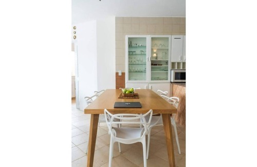 Same Apartment | Beautiful Remodeled Apartment 2 Rooms WIFI