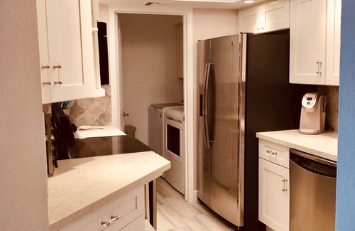 Camelback East Condo | BEAUTIFUL!REMODELED RESORT STYLE CONDO! WALK TO AZ BILTMORE!MTN VIEW!HEATED POOL