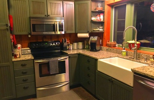 Wurtsboro Cabin | Beautiful, remote Catskills cabin over waterfall with amazing views & hot tub