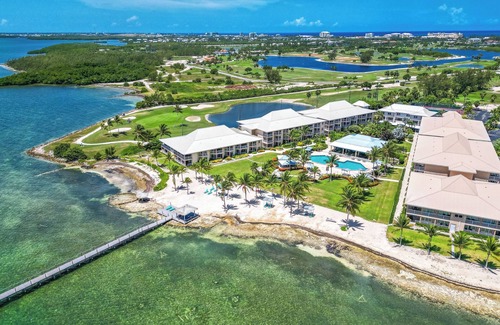 Crystal Harbour Apartment | Beautiful Resort Right On The Water! Outdoor Pool, Near George Town!