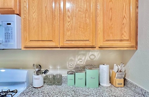 Eastside Santa Cruz House | Beautiful retreat- 5 min walk from the Beach!